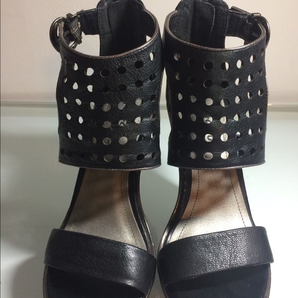 Shoes - Picture 6 of 8